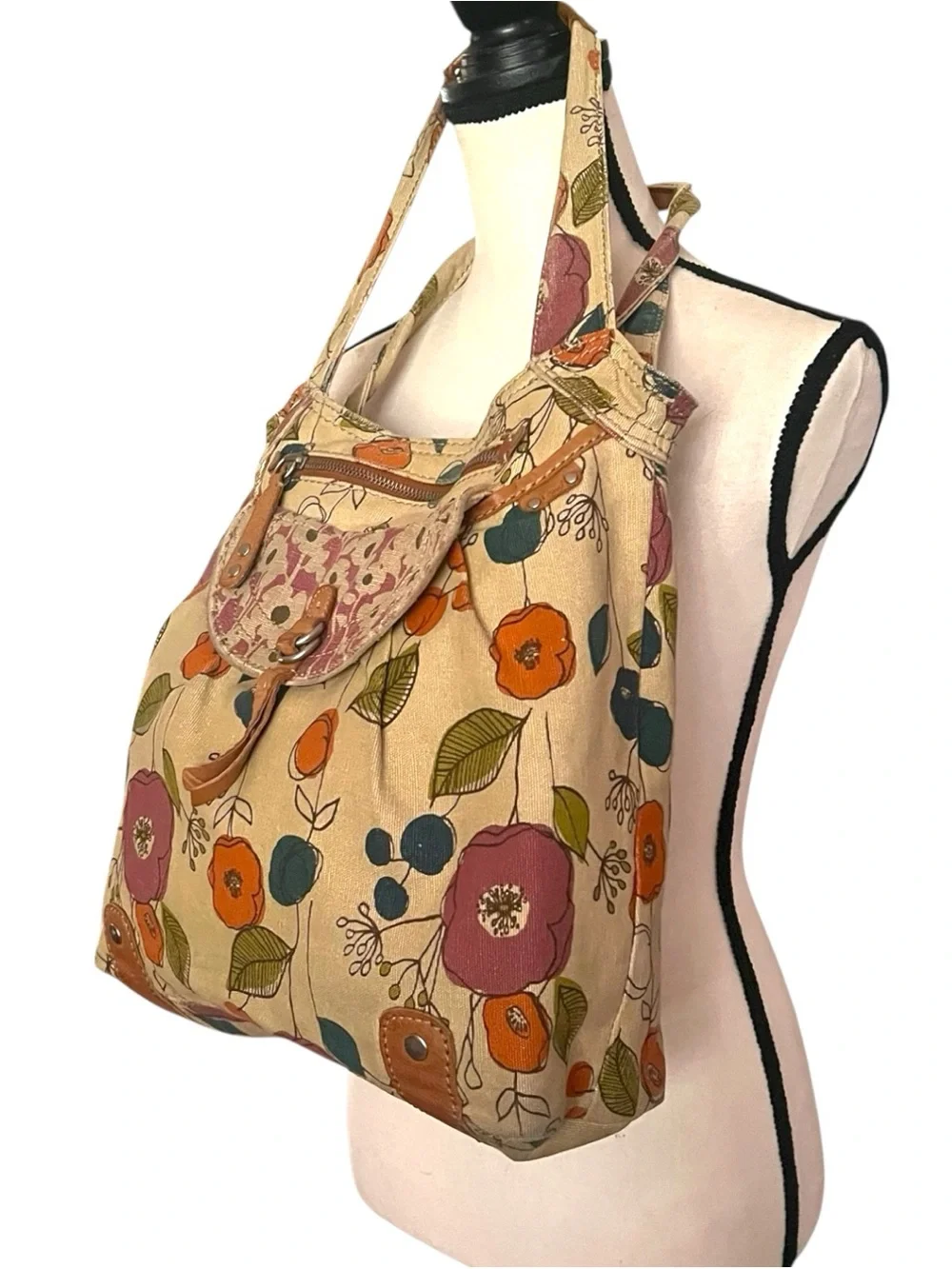 Vintage Fossil Key-Per Floral Canvas Hobo Shoulder Bag with leather accents.